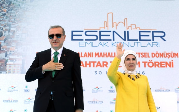 Esenler'de Hak Sahiplerine Anahtarları Teslim Edildi