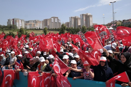 Esenler'de Hak Sahiplerine Anahtarları Teslim Edildi