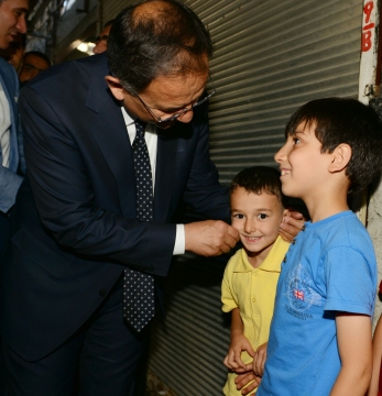  BAKAN ÖZHASEKİ DİYARBAKIR'DA İFTAR AÇTI