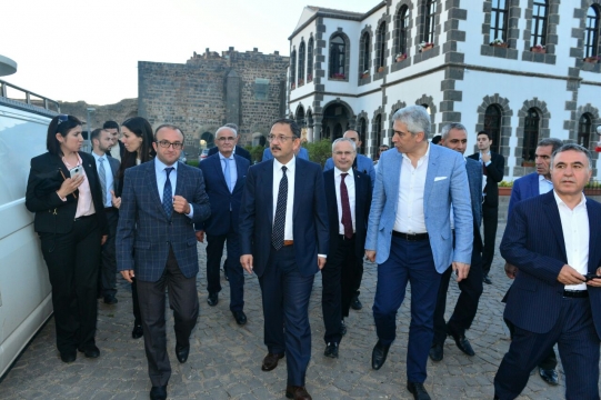    BAKAN ÖZHASEKİ DİYARBAKIR'DA SUR EYLEM PLANINI AÇIKLADI