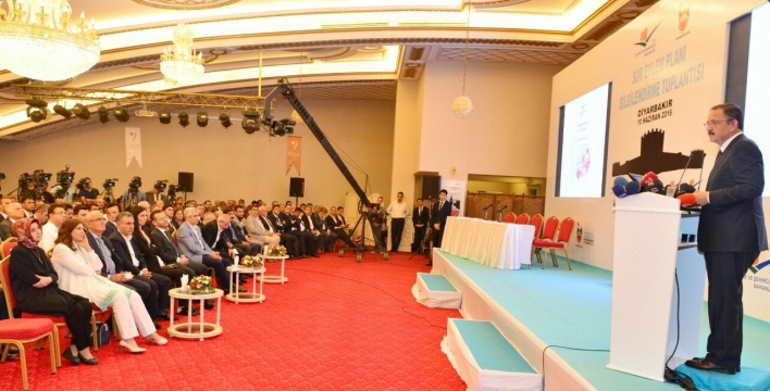    BAKAN ÖZHASEKİ DİYARBAKIR'DA SUR EYLEM PLANINI AÇIKLADI