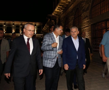 Başbakan Yıldırım ve Bakan Özhaseki Tarihi Diyarbakır Evi'ne İlk Harcı Koydu