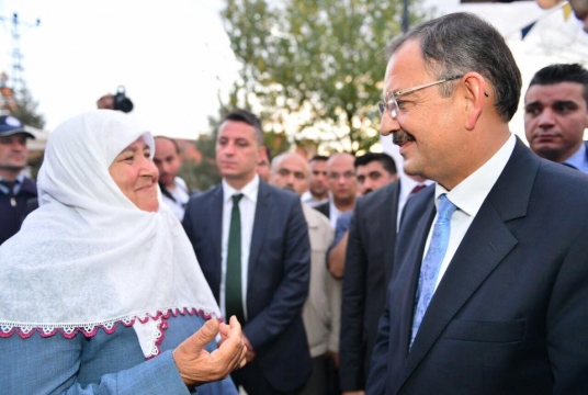 Bakan ÖZHASEKİ: Bütün Belediyelere Eşit Davranıyoruz