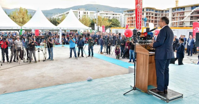 Bakan ÖZHASEKİ: Hükümet olarak ideolojik bir takıntı içinde olmadık