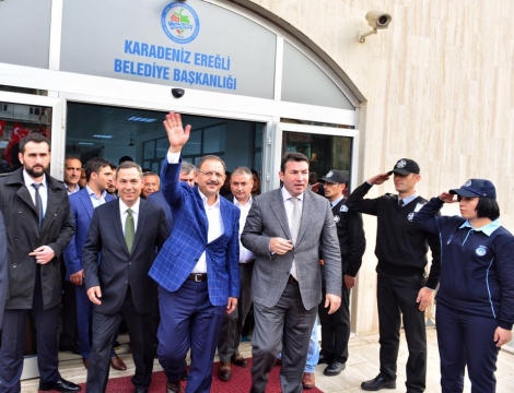 Bakan ÖZHASEKİ: "Coğrafyanın hem üzerinde hem de altında bir takım oynamalar var"