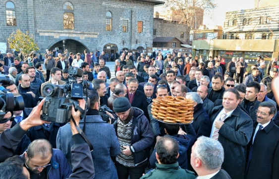 Çevre ve Şehircilik Bakanı Özhaseki, Diyarbakır'da