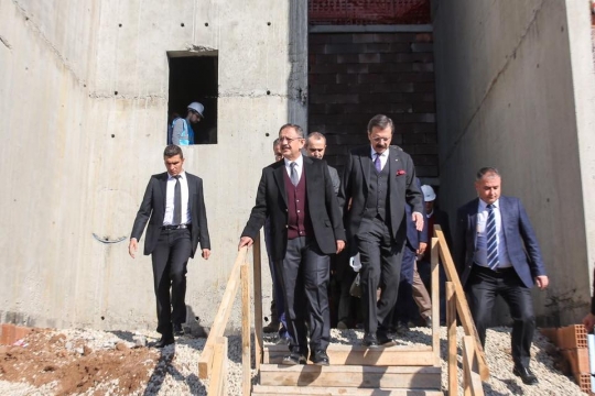 Bakan Özhaseki; "2018 Gelmeden Konutları Vatandaşlarımıza Teslim Edeceğiz"