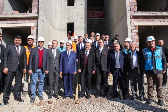 Bakan Özhaseki; "2018 Gelmeden Konutları Vatandaşlarımıza Teslim Edeceğiz"