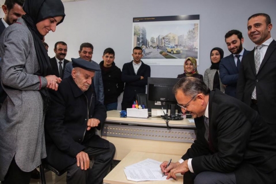 Bakan Özhaseki Cizre Kentsel Dönüşüm İrtibat Bürosu'nu Ziyaret Etti