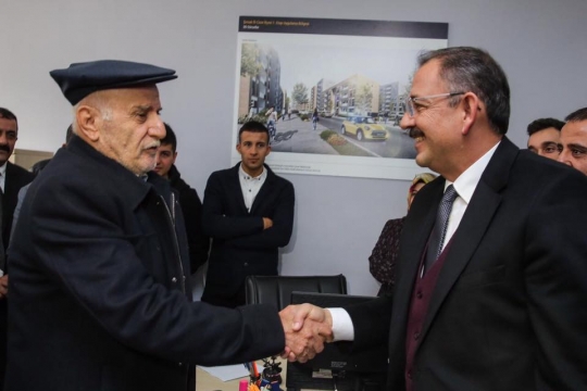 Bakan Özhaseki Cizre Kentsel Dönüşüm İrtibat Bürosu'nu Ziyaret Etti
