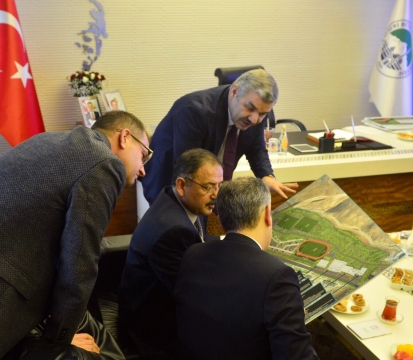 Bakan Özhaseki ve Bakan Kılıç Kayseri'deki Spor Merkezlerini İnceledi