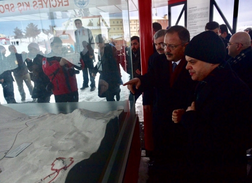 Bakan Özhaseki ve Bakan Kılıç Kayseri'deki Spor Merkezlerini İnceledi
