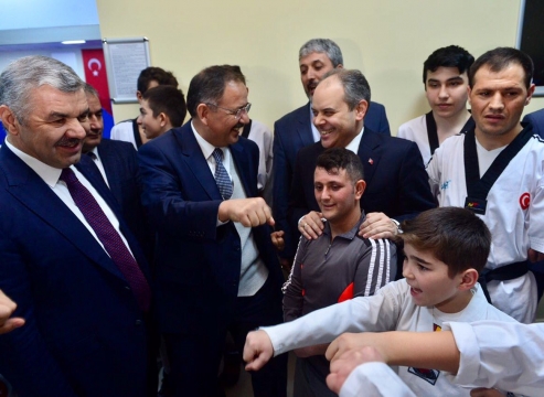Bakan Özhaseki ve Bakan Kılıç Kayseri'deki Spor Merkezlerini İnceledi
