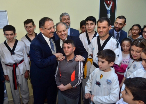 Bakan Özhaseki ve Bakan Kılıç Kayseri'deki Spor Merkezlerini İnceledi