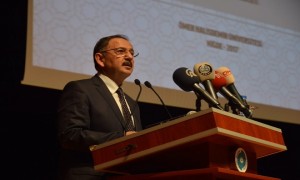 Bakan Özhaseki "Siyasette 40 Yıl-Gençlerle Tecrübe Paylaşımı" Konulu Programa Katıldı