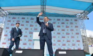 Bakan Özhaseki Kırşehir'de Vatandaşlarla Buluştu: Karar Sizin Mühür Sizde