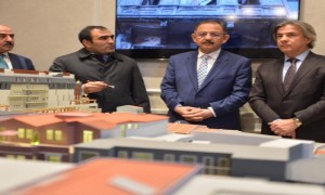 Bakan Özhaseki Kentsel Dönüşüm Ofisi'ni ziyaret Etti