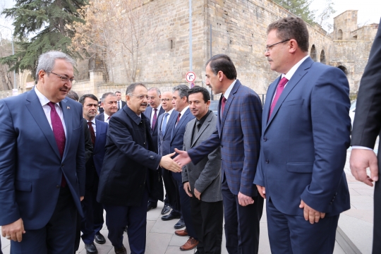 Bakan Özhaseki Nevşehir'de Gazetecilerin Sorularını Cevapladı