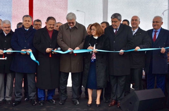 Bakan Özhaseki: Bizim Bir ve Diri Olmamız Lazım