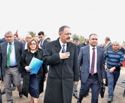 Bakan Özhaseki: Bizim Bir ve Diri Olmamız Lazım