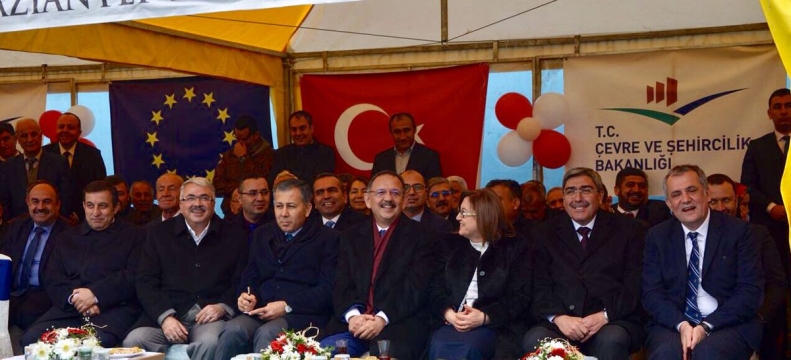 Bakan Özhaseki: Bizim Bir ve Diri Olmamız Lazım