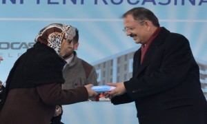 Bakan Özhaseki Temel Atma ve Tapu Dağıtım Törenine Katıldı