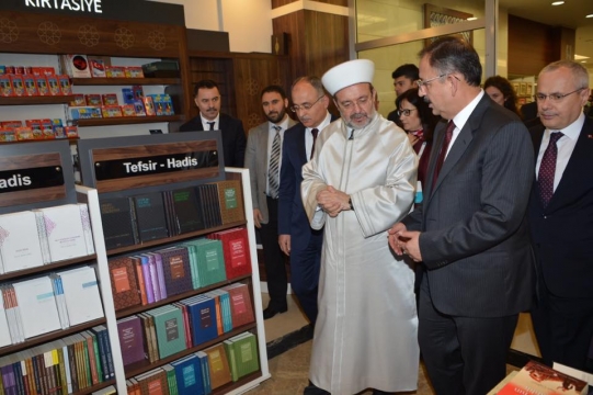 Bakan Özhaseki Cami Planlama ve Tasarım Çalıştayı'na Katıldı