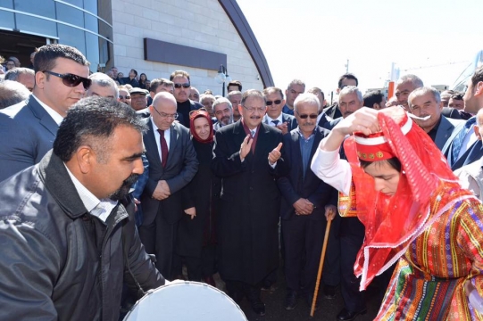 Bakan Özhaseki Sarız İlçesinde Halka Seslendi