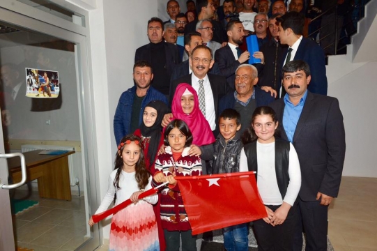 Bakan Özhaseki Sarız İlçesinde Halka Seslendi