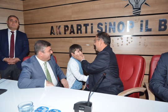 Bakan Özhaseki Sinop Valiliği İle AK PARTİ İl Başkanlığını Ziyaret Etti
