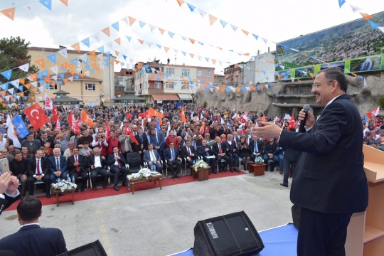 Bakan Özhaseki: "Muhtırayı Aldığında Şapkasını Alıp Gidecek Biri Yok"