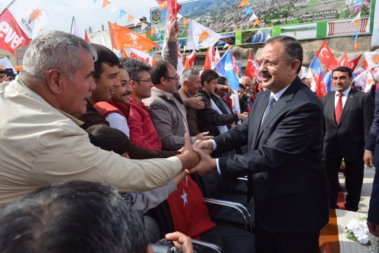 Bakan Özhaseki: "Muhtırayı Aldığında Şapkasını Alıp Gidecek Biri Yok"