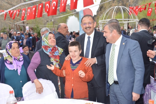 Bakan Özhaseki: "Biz Ağa Çocuğu, Paşa Çocuğu Değiliz"