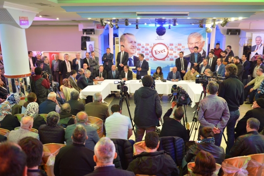 Bakan Özhaseki'den Kartal Seçim Koordinasyon Merkezi'ne Ziyaret
