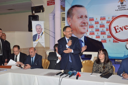 Bakan Özhaseki'den Kartal Seçim Koordinasyon Merkezi'ne Ziyaret