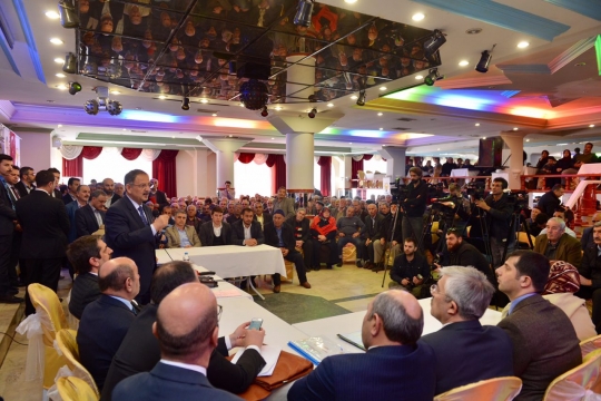 Bakan Özhaseki'den Kartal Seçim Koordinasyon Merkezi'ne Ziyaret