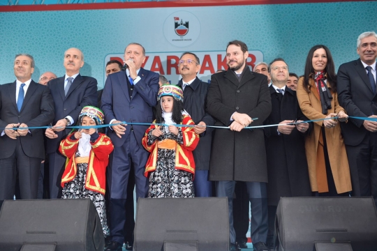 Cumhurbaşkanı Erdoğan Ve Bakan Özhaseki'den Ortak Mesaj: "Diyarbakır'a Hizmet Etmeye Devam Edeceğiz"