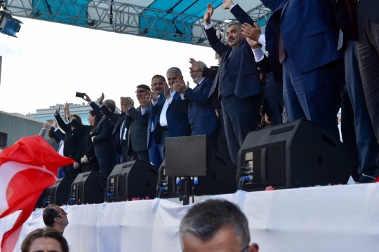Bakan Özhaseki İle Başbakan Yıldırım Kayseri'ye Birlikte Seslendi