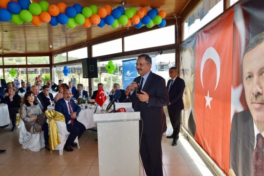 Bakan Özhaseki: Deprem A Partili B Partili Demez