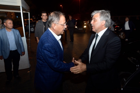 Bakan Özhaseki, Taziyenin Yedinci Gününde Ziyaretçilerine Yemek Verdi