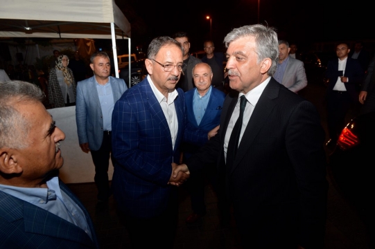 Bakan Özhaseki, Taziyenin Yedinci Gününde Ziyaretçilerine Yemek Verdi
