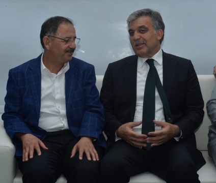 Bakan Özhaseki, Taziyenin Yedinci Gününde Ziyaretçilerine Yemek Verdi