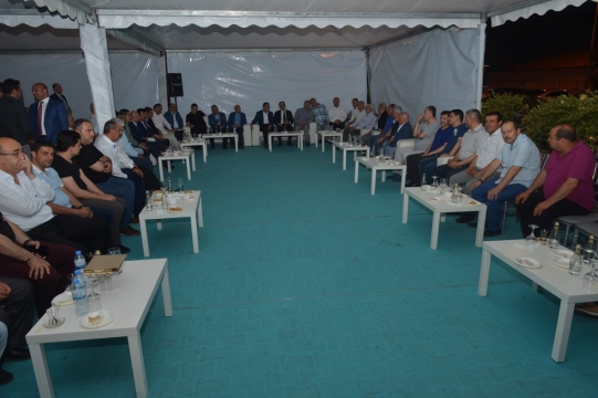 Bakan Özhaseki, Taziyenin Yedinci Gününde Ziyaretçilerine Yemek Verdi