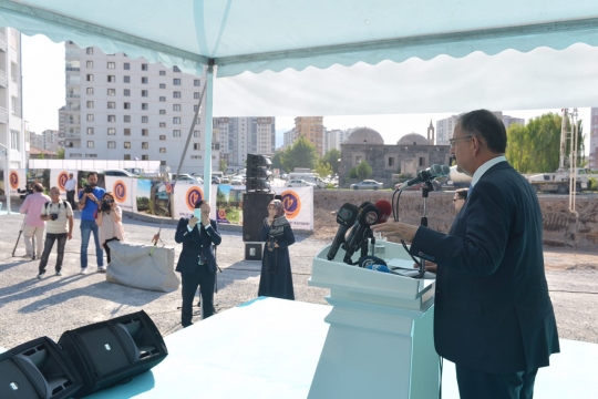 Bakan Özhaseki, Birlik Vakfı'na Ait  Yurdun Temellerini Attı