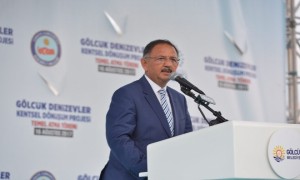 Bakan Özhaseki 17 Ağustos'un 18. Yılında Gölcük'te:  