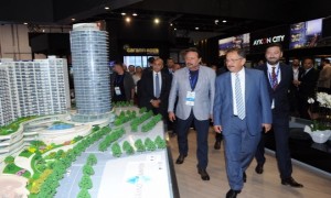 Bakan Özhaseki Dubai'de İnşaat Sektörüyle Bir Araya Geldi