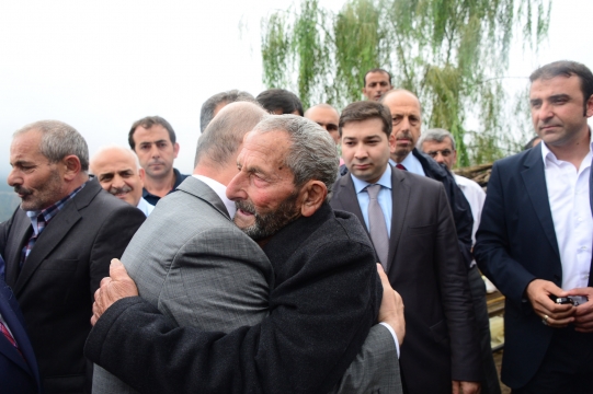 Bakan Bayraktar, Trabzon Yomra'da Sel Felaketine Maruz Kalan Bölgeleri Ziyaret Etti