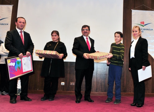 Bakan Güllüce Ödül Törenine Katıldı