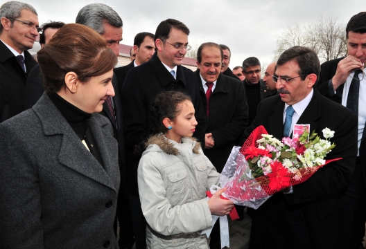 Bakan Güllüce Karakoçan Devlet Hastanesi'nin 50 Yataklı Yeni Hizmet Binasının Temel Atma Törenine Katıldı