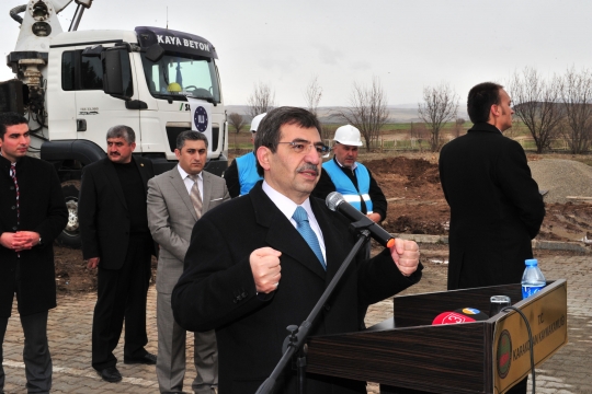 Bakan Güllüce Karakoçan Devlet Hastanesi'nin 50 Yataklı Yeni Hizmet Binasının Temel Atma Törenine Katıldı